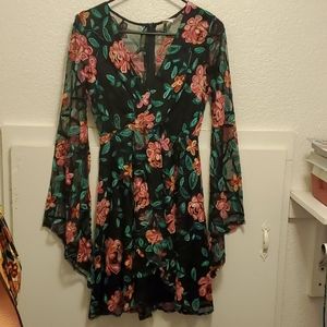 Selfie Leslie dress size medium.  Black with pink flowers